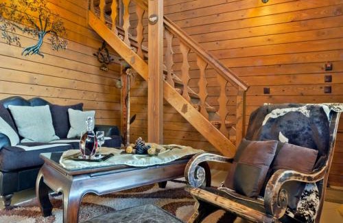 Ano Trikala Apartment | Feggarognemata Suites: Family-Friendly Bliss with Hot Tub