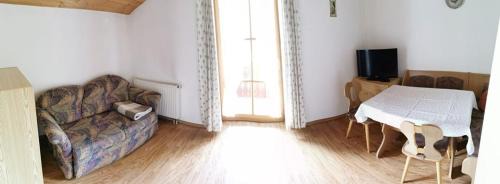 Schleching Apartment | Family-Friendly Retreat at Feichten-Hof Zuhaus