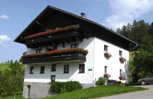 Steinbach am Attersee House | Feichtingerhof: Oceanfront Retreat with Hot Tub & Fireplaces