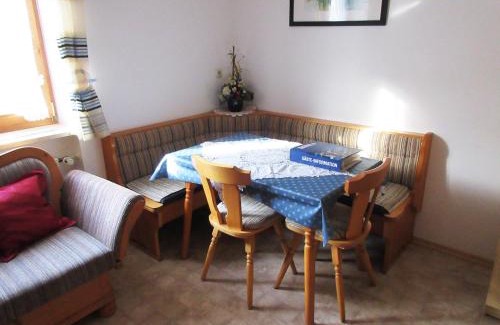 Taching a.See Apartment | Oceanfront Feichtlhof: Family-Friendly Retreat with Views