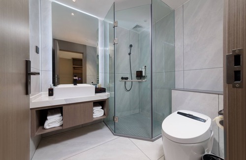 Guangzhou Hotel | Convenient Stay at Feili International Hotel with Breakfast
