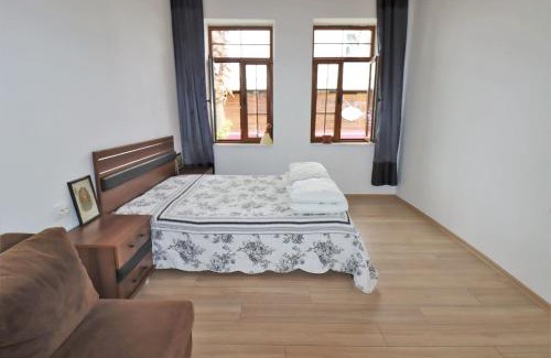 Kusadasi City Centre Apartment | Central Apartment with Ocean View and Pet-Friendly Perks