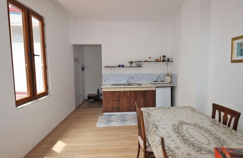 Kusadasi City Centre Apartment | Central Gem: Family-Friendly Apartment in the Heart of City