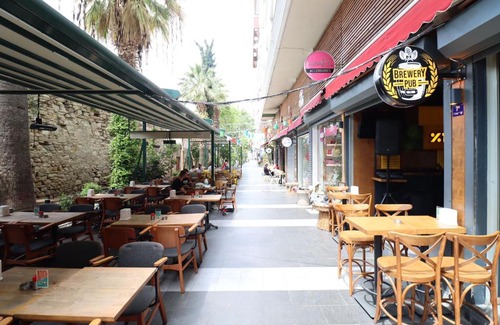 Kusadasi City Centre Apartment | Central Gem: Family-Friendly Apartment in the Heart of City