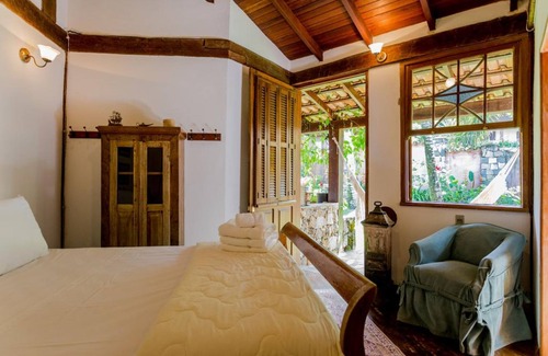 Feiticeira Hotel | Top-Rated Feiticeira GuestHouse with Pool & Ocean Views