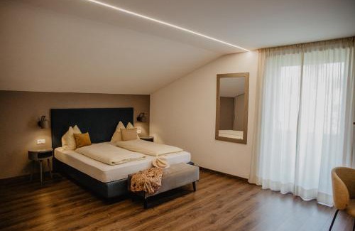 Silandro Hotel | Feldgärtenhof: Pet-Friendly Oceanfront Retreat, Rated 9.2