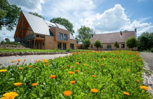 Pluschow Apartment | Experience Comfort at FELDGANG: Pet-Friendly Guesthouse