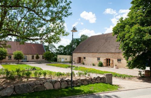 Pluschow Apartment | Experience Comfort at FELDGANG: Pet-Friendly Guesthouse