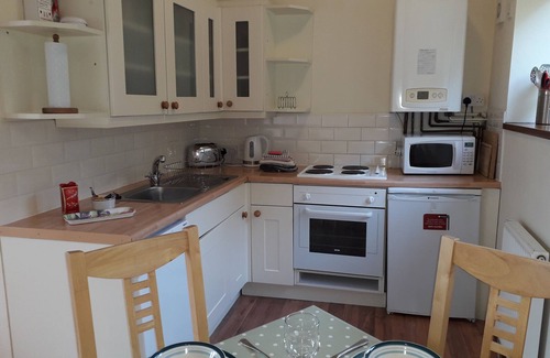 Thorpe Market Cottage | Felgate Cottage: A Quaint Retreat with Pool & Ocean Views