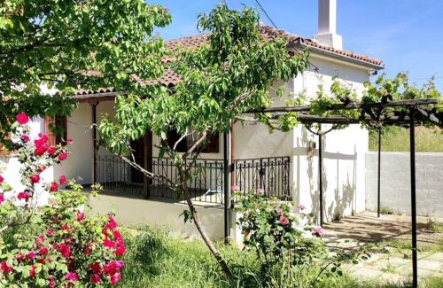Argalasti House | Cozy Feli's Country House: Family-Friendly Retreat Awaits