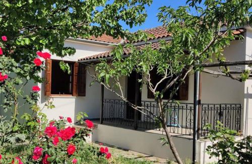 Argalasti House | Cozy Feli's Country House: Family-Friendly Retreat Awaits