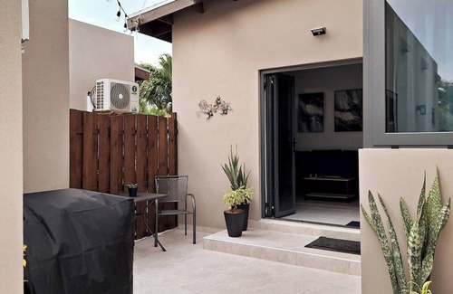 Cunucu Abao Apartment | Felicity Apt - Cozy Retreat with Pool and Spa Access