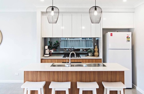 Central Mudgee House | Felicity's on Court: Refreshing Family Getaway with Breakfast
