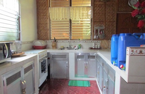Dumaguete House | Pet-Friendly Felipa Beach Residence with Ocean View