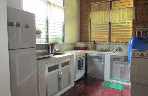 Dumaguete House | Pet-Friendly Felipa Beach Residence with Ocean View
