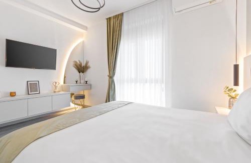 Cordau Apartment | Cozy Felix Flat: Highly Rated with Breakfast Included