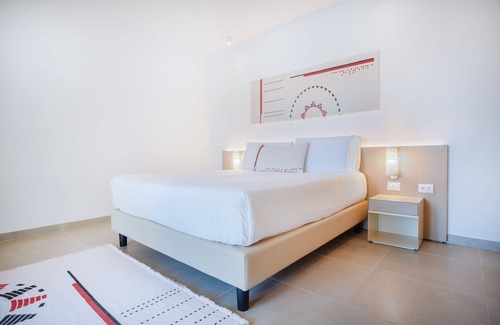 Torre di Bari Hotel | Galanias Hotel & Retreat: Pet Friendly with Spa and Pool