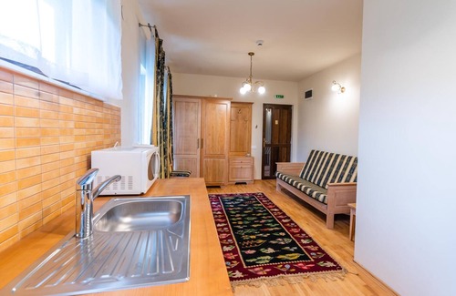 Prajila Hotel | Felix Pension: Guest Rated 10/10 with Pool & Spa Amenities
