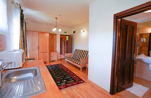 Prajila Hotel | Felix Pension: Guest Rated 10/10 with Pool & Spa Amenities