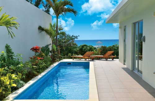 Ueno Villa | Oceanfront Bliss at Feliz Villa Suite Miyakojima Ueno