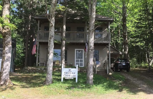 Vanderbilt Cottage | Experience Relaxation at Felker's Cottage on Huffman Lake