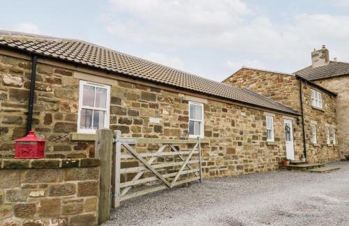Redcar House | Comforting Stay at Fell Briggs Cottage - Family-Friendly Retreat