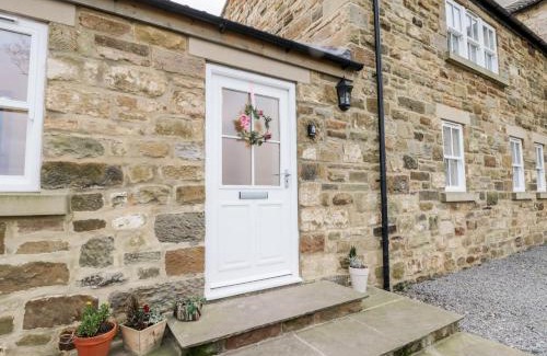 Redcar House | Comforting Stay at Fell Briggs Cottage - Family-Friendly Retreat