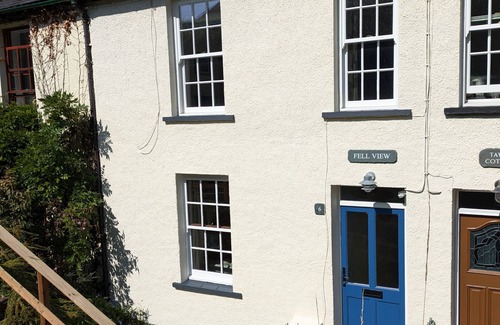Portinscale Cottage | Cozy Fell View Retreat - Ideal for Families and Pets