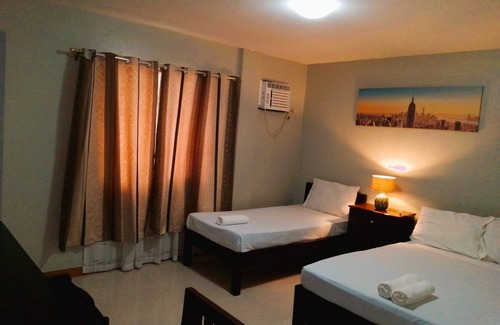 Tagbilaran House | Cozy Felli's Guest House: Breakfast & Family-Friendly Stay