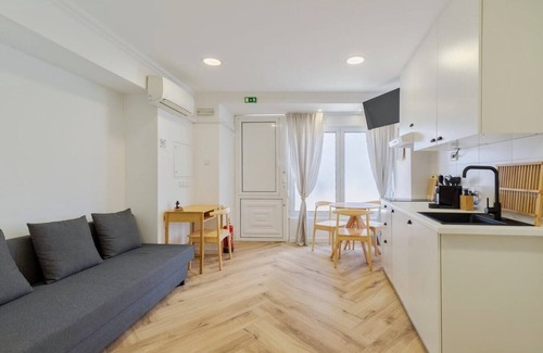 Setubal Apartment | Discover Felp Santa Maria 1: Ideal Stay with Kitchen Amenities