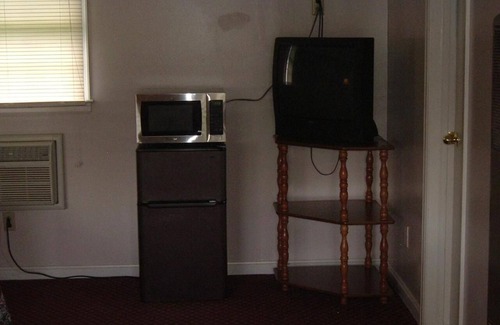 Clarence Hotel | Budget-Friendly Stay at Fels Three Crown Motel with Breakfast