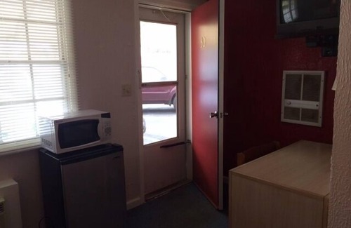 Clarence Hotel | Budget-Friendly Stay at Fels Three Crown Motel with Breakfast