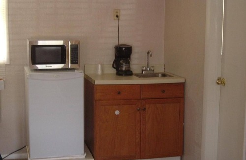 Clarence Hotel | Budget-Friendly Stay at Fels Three Crown Motel with Breakfast