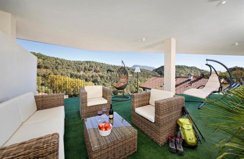 Tesimo House | Felsenegg: Oceanfront Retreat with Pet-Friendly Options