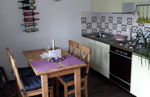 Schontal Apartment | Felsenland-Apartment: Family-Friendly Retreat with Kitchen
