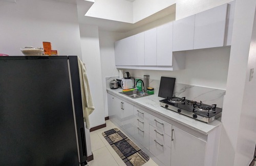 Project 4 Condo | Female Only COUCH SPACE in The Living Room for Baggage Drop Short Stay Free WiFi