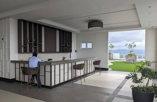 Project 4 Condo | Female Only COUCH SPACE in The Living Room for Baggage Drop Short Stay Free WiFi