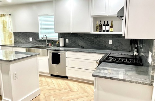 Fort Worth House | Modern Private Bed & Bath for Females Near Downtown Fort Worth