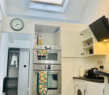 Oldbury Apartment | Comfortable Femros One-Bed Apartment near Birmingham City