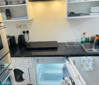 Oldbury Apartment | Comfortable Femros One-Bed Apartment near Birmingham City