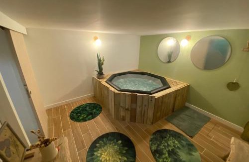Le Portel Apartment | Oceanfront Haven: Fenêtre sur mer with Spa and Hot Tub