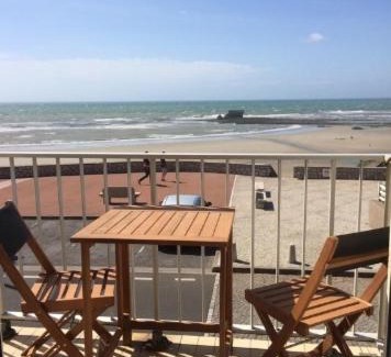 Le Portel Apartment | Oceanfront Haven: Fenêtre sur mer with Spa and Hot Tub