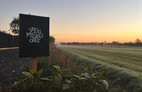 Cambridge Other | Discover Fen Meadows: Pet-Friendly Getaway with Hot Tub