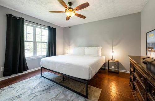 Emerson House | Cozy Retreat with Fenced Backyard, Steps to Lakepoint Sports