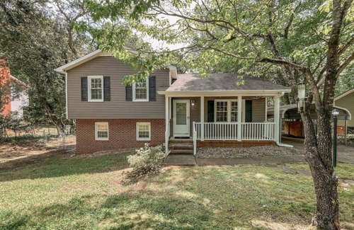 North Raleigh House | Cozy 3 BR Retreat with Swingset in North Raleigh