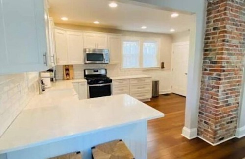 Downtown Columbus House | Pet-Friendly Retreat with Private Yard Near OSU