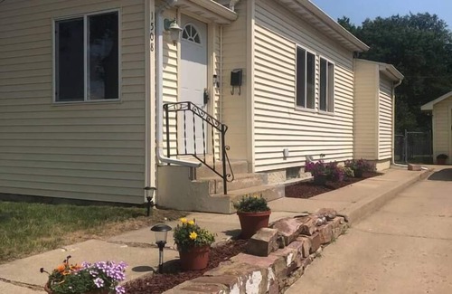 Sioux Falls House | Pet-Friendly McKennan Cottage with Fenced-In Yard