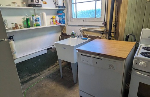 Kensington-Cedar Cottage House | Fenced Pet Friendly Bachelor Basement Suite of Older House in East Vancouver