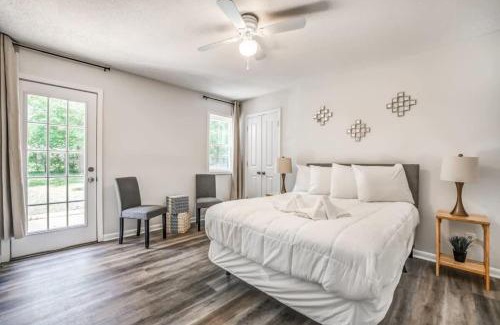 Parkway Village House | Pet-Friendly Parkway Village Pad with Fenced Yard Awaits