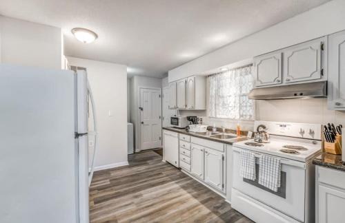 Parkway Village House | Pet-Friendly Parkway Village Pad with Fenced Yard Awaits